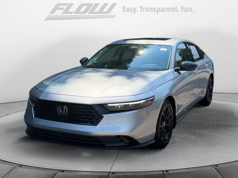 Certified 2025 Honda Accord SE image 3