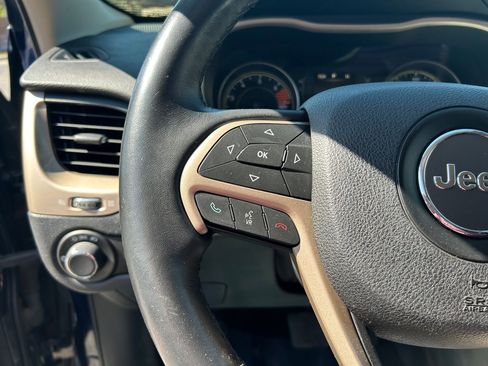 Used 2016 Jeep Cherokee Sport w/ Cold Weather Group FWD image 15