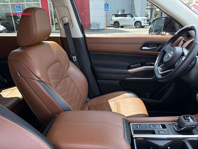 Certified 2025 Nissan Pathfinder Platinum w/ Cargo Package FWD image 11