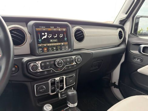 Used 2023 Jeep Gladiator Overland AWD/4WD image 21