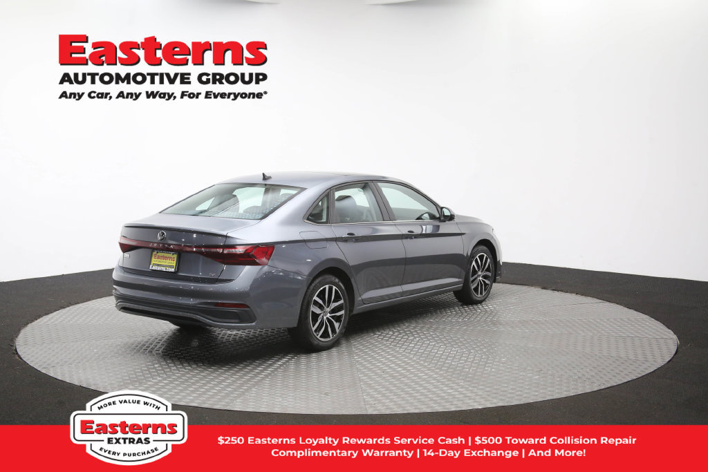 Used 2025 Volkswagen Jetta SE FWD image 40