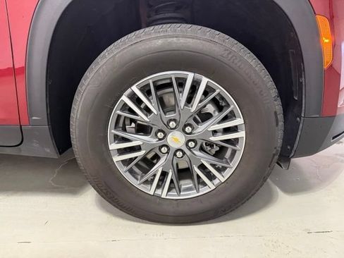 Certified 2026 Chevrolet Traverse LT FWD image 32