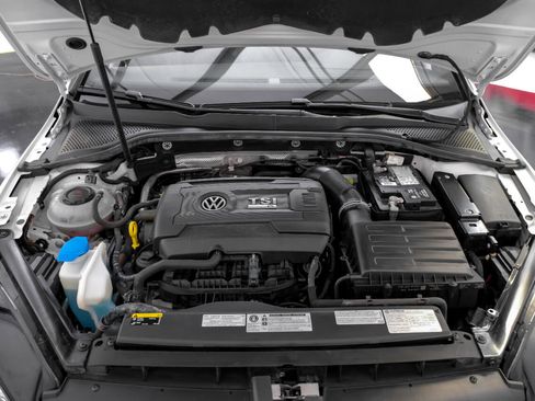 Used 2019 Volkswagen Golf R 4-Door image 42