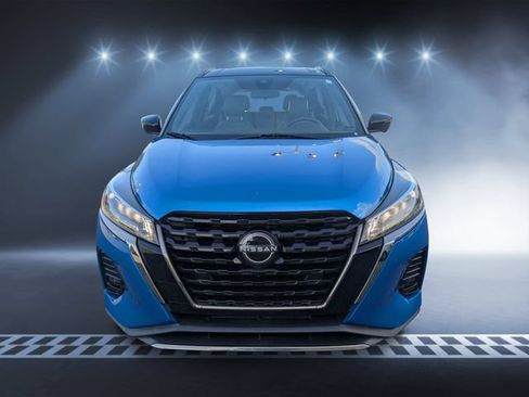 Used 2023 Nissan Kicks SR w/ SR Premium Package FWD image 8