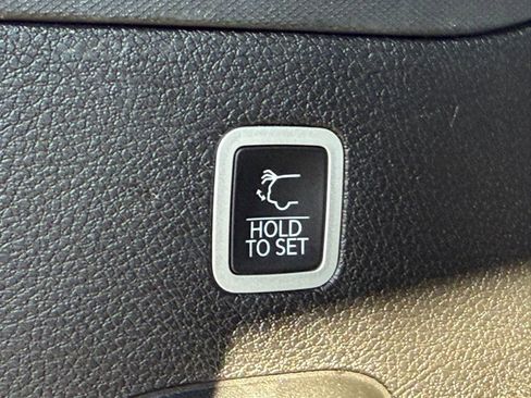 Certified 2024 Jeep Wagoneer Series III image 36