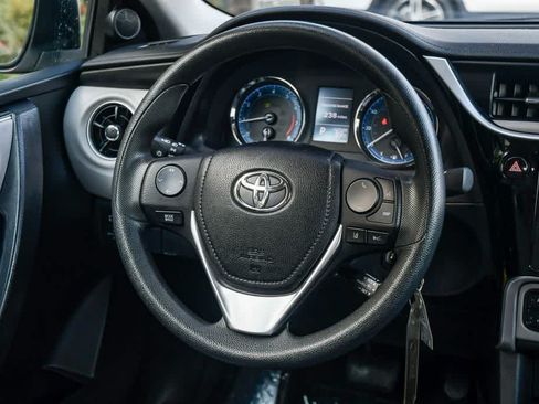 Used 2017 Toyota Corolla LE FWD image 12