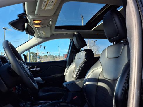 Used 2022 Jeep Cherokee Latitude w/ Sun & Sound Group image 7