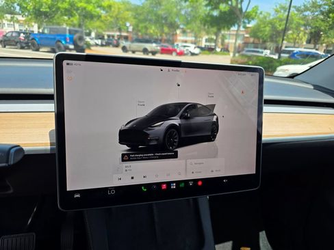 Used 2023 Tesla Model Y Long Range AWD/4WD image 17