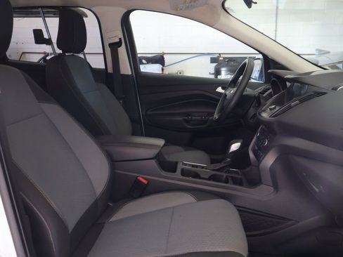 Used 2019 Ford Escape SE image 9