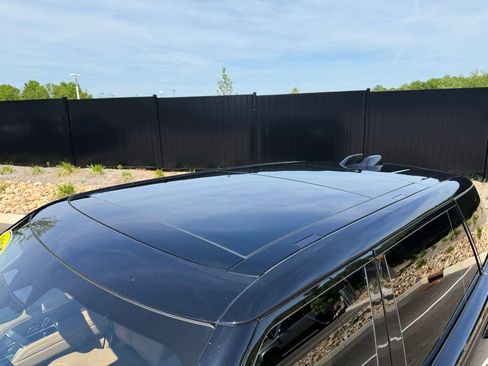 Used 2025 Land Rover Range Rover Long Wheelbase SE AWD/4WD image 14