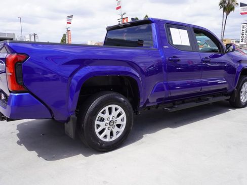 Certified 2025 Toyota Tacoma SR5 AWD/4WD image 7