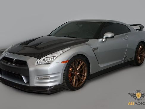 Used 2012 Nissan GT-R Black Edition image 3