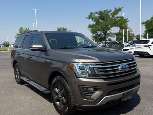 Used 2018 Ford Expedition XLT w/ Equipment Group 202A AWD/4WD image 4