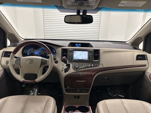 Used 2012 Toyota Sienna Limited w/ Premium Pkg image 17