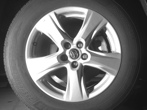 Used 2025 Toyota Highlander LE FWD image 13