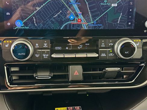 Used 2025 Toyota Highlander XLE image 16