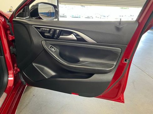 Used 2018 INFINITI QX30 Sport w/ Sport Leather Package FWD image 12