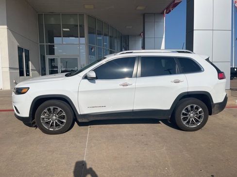 Used 2020 Jeep Cherokee Latitude Plus w/ Comfort/Convenience Group image 2