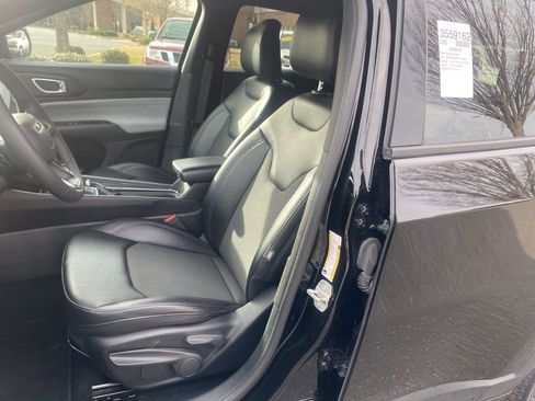 Used 2024 Jeep Compass Latitude image 14