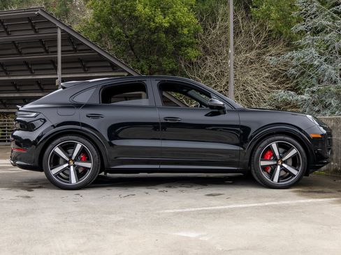 New 2025 Porsche Cayenne GTS image 12