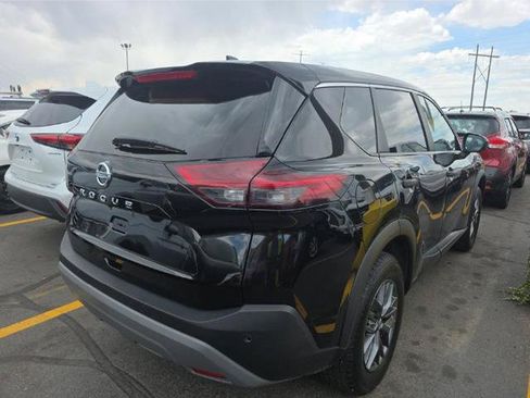 Used 2023 Nissan Rogue S FWD image 3