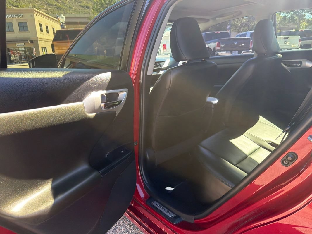 Used 2013 Lexus CT 200h w/ Premium Pkg w/Navigation FWD image 12