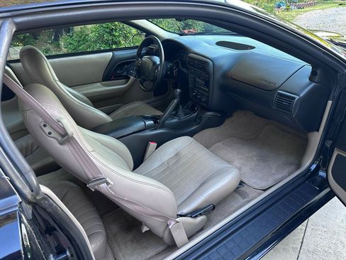 Used 2000 Chevrolet Camaro Z28 w/ SS Performance/Appearance Pkg RWD image 16