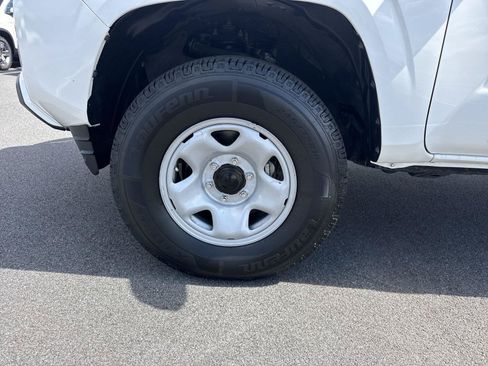 Used 2020 Toyota Tacoma SR AWD/4WD image 10