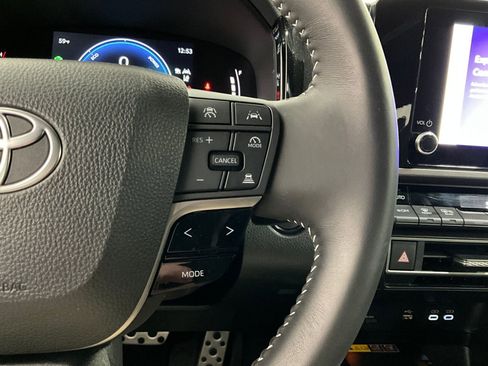 Used 2025 Toyota Camry SE FWD image 18