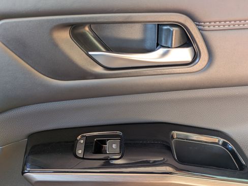 Used 2025 Nissan Pathfinder Platinum image 23