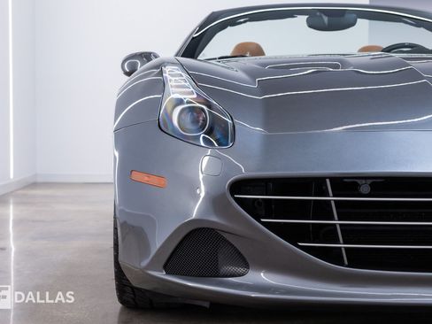 Used 2017 Ferrari California T RWD image 7