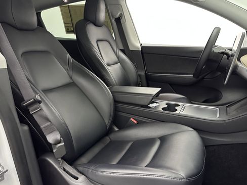 Used 2021 Tesla Model Y Long Range image 34