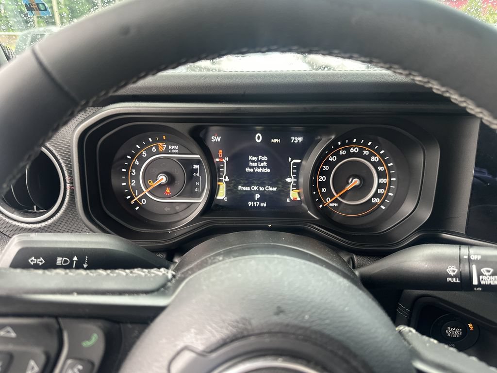 Used 2025 Jeep Gladiator Rubicon w/ Convenience Group AWD/4WD image 27
