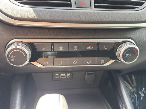 Used 2021 Nissan Altima 2.5 SV w/ SV Premium Package FWD image 15