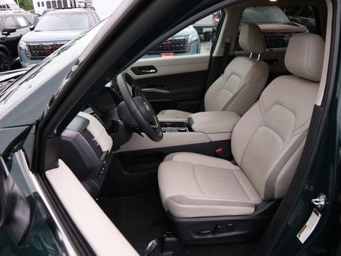 Certified 2025 Nissan Pathfinder SL AWD/4WD image 9