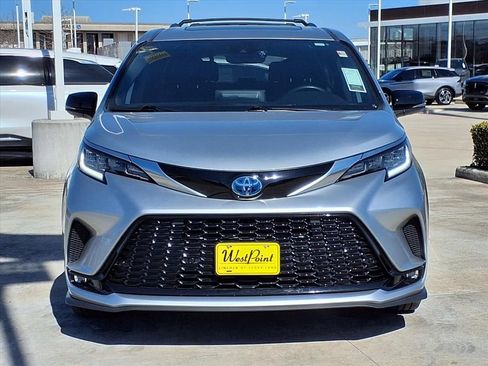 Used 2024 Toyota Sienna XSE w/ XSE Premium Package FWD image 6