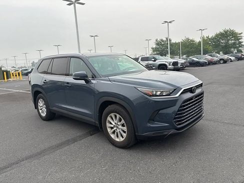 Used 2025 Toyota Grand Highlander AWD image 2