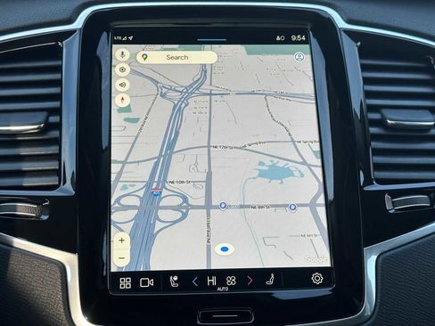 Used 2025 Volvo XC90 B5 Plus w/ Protection Package Premier image 28