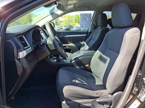 Used 2018 Toyota Highlander LE w/ Protection Package #3 AWD/4WD image 15
