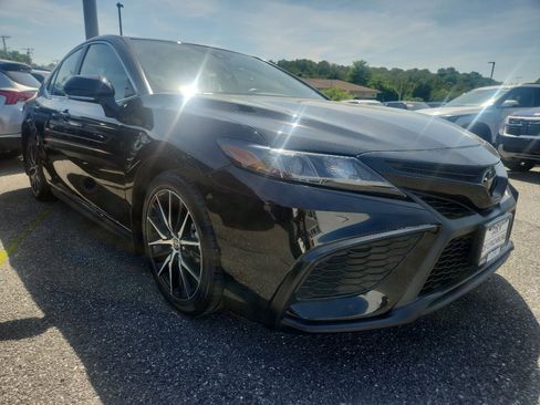 Used 2024 Toyota Camry SE FWD image 2