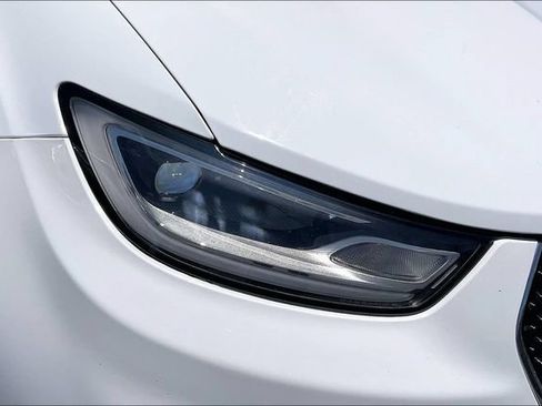 Used 2023 Chrysler Pacifica Touring-L FWD image 27