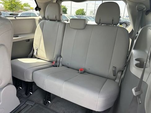 Used 2017 Toyota Sienna XLE w/ XLE Navigation Package FWD image 35