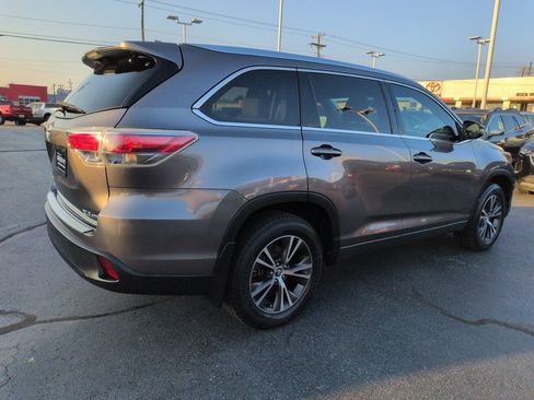 Used 2016 Toyota Highlander XLE AWD/4WD image 5