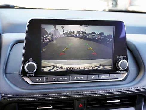 Used 2024 Nissan Rogue SV FWD image 27
