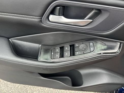 Used 2024 Nissan Rogue SL FWD image 29