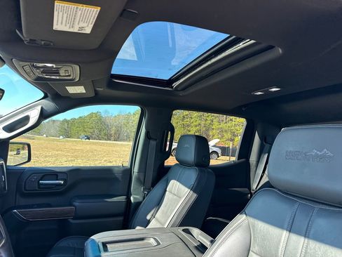 Used 2022 Chevrolet Silverado 1500 High Country w/ Technology Package image 37