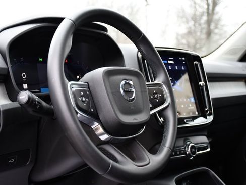 Certified 2025 Volvo XC40 B5 Plus image 12