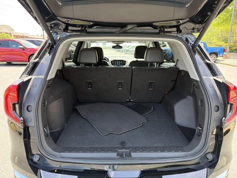 Used 2022 GMC Terrain SLT w/ Tech Package AWD/4WD image 18