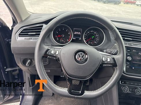 Used 2021 Volkswagen Tiguan SE w/ Panoramic Sunroof Package image 17