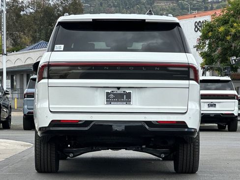 New 2026 Lincoln Navigator Reserve w/ Jet Appearance Package AWD/4WD image 4